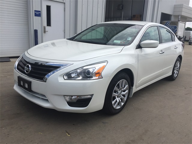 Pre owned nissan altimas #7